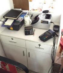 閑置辦公設備轉讓 品質展示柜與全套辦公用品，助力創業商機